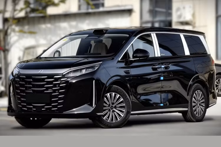 BYD đã chính thức ra mắt mẫu phiên bản mới của dòng MPV cỡ lớn M9 hay còn được gọi là Xia tại thị trường Trung Quốc. Xe sở hữu giá bán từ 206.800 - 269.800 Nhân dân tệ (khoảng 724 - 944 triệu đồng). Xe đã được nâng cấp với pin dung lượng lớn hơn, mức tiêu thụ nhiên liệu tốt hơn và hệ thống hỗ trợ lái hiện đại hơn.