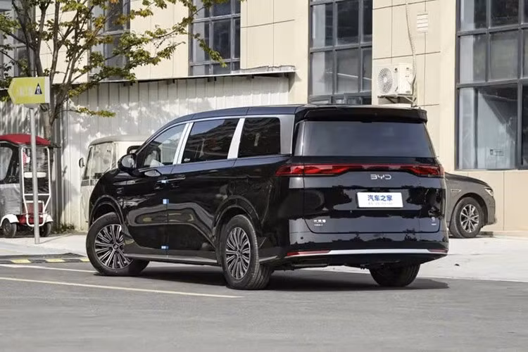 Có được thay đổi trên là nhờ cụm pin Blade dung lượng lớn hơn. Mức tiêu thụ nhiên liệu ở chế độ hybrid của xe cũng giảm còn 4,9–5 lít/100 km, thấp hơn 0,4 lít so với trước. Tổng phạm vi di chuyển khi kết hợp mô-tơ điện và động cơ xăng đạt tối đa 1.163 km.