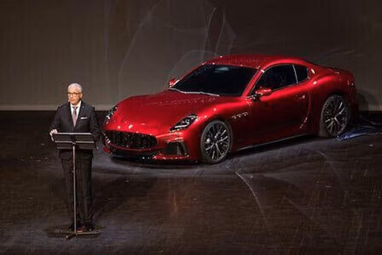 Nhân dịp Maserati đưa GranTurismo và GranCabrio trở lại nhà máy Viale Ciro Menotti - hãng xe thể thao Italy đã ra mắt bộ đôi GranTurismo và GranCabrio Meccanica Lirica One-Off với nhiều tùy chọn riêng.