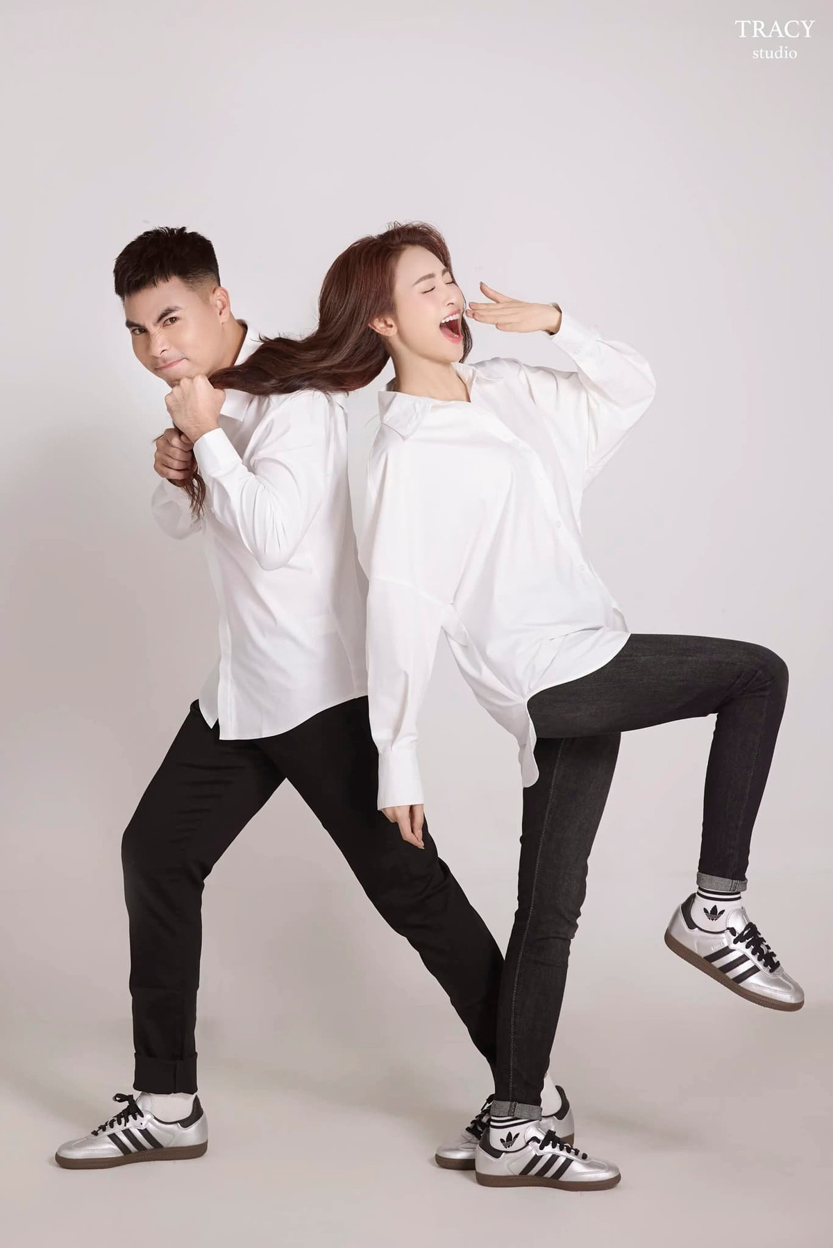 Về phía Đức Huy, anh là thành viên của lứa U23 Việt Nam từng tạo dấu ấn ở Thường Châu năm 2018 và hiện vẫn là gương mặt giàu kinh nghiệm trong màu áo CLB CA TP.HCM. Ở ngoài sân cỏ, tiền vệ này nổi tiếng với tính cách hài hước, được đồng đội và người hâm mộ yêu mến.