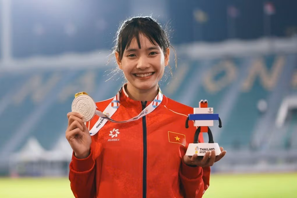 Dư luận Thái Lan mới đây đã dành sự quan tâm đặc biệt cho Nguyễn Khánh Linh, VĐV điền kinh trẻ của Việt Nam, khi cô lần đầu xuất hiện tại đấu trường SEA Games và nhanh chóng tạo hiệu ứng mạnh mẽ trên truyền thông khu vực.