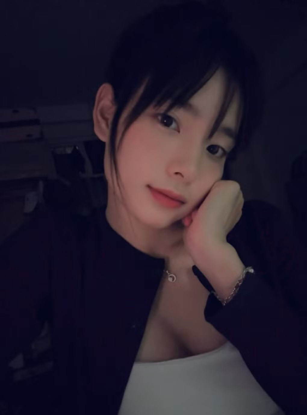 Trong khi đó, tờ Khaosod nhấn mạnh: “Bên cạnh tài năng điền kinh, Khánh Linh còn được cộng đồng chạy bộ Thái Lan nhắc tới với vẻ dễ thương và vui vẻ. Cô thực sự là thiên thần trong lòng nhiều người hâm mộ Thái Lan”.