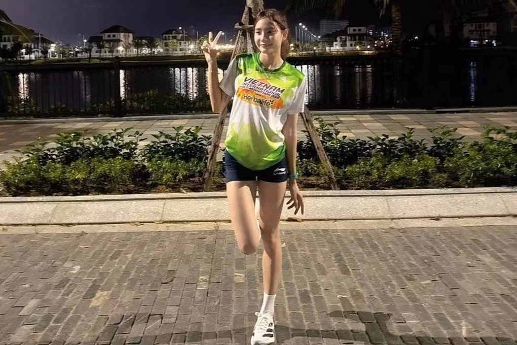 Một trong những thành tích nổi bật nhất của Khánh Linh là tấm HCV nội dung 1.500 m nữ tại giải Thailand Open Track &amp; Field Championships 2025, tổ chức ở Pathum Thani, với thành tích 4 phút 30 giây 74. Đây được xem là cột mốc quan trọng giúp cô khẳng định tên tuổi trong khu vực Đông Nam Á.