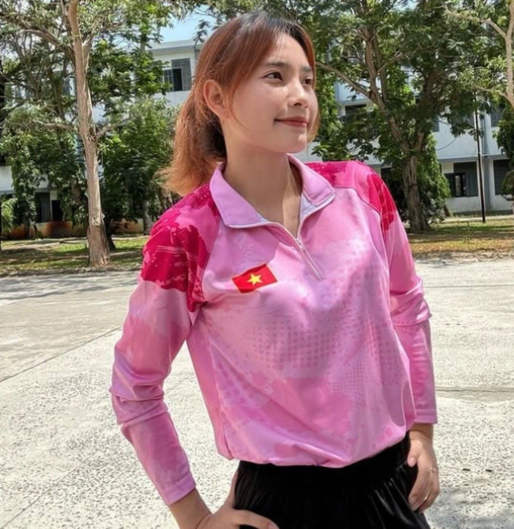 Tờ Sanook đã đăng tải bài viết với tiêu đề gây chú ý: “Mời xem tại đây! Khám phá Nguyễn Khánh Linh - ‘thiên thần chạy bộ’ của Việt Nam, hiện tượng lan truyền tại SEA Games 2025”.