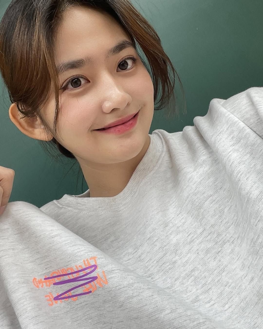 View - Danh tính cô giáo dạy Toán gây sốt với "vẻ đẹp tri thức" | Báo Tri thức và Cuộc sống - TIN TỨC PHỔ BIẾN KIẾN THỨC 24H