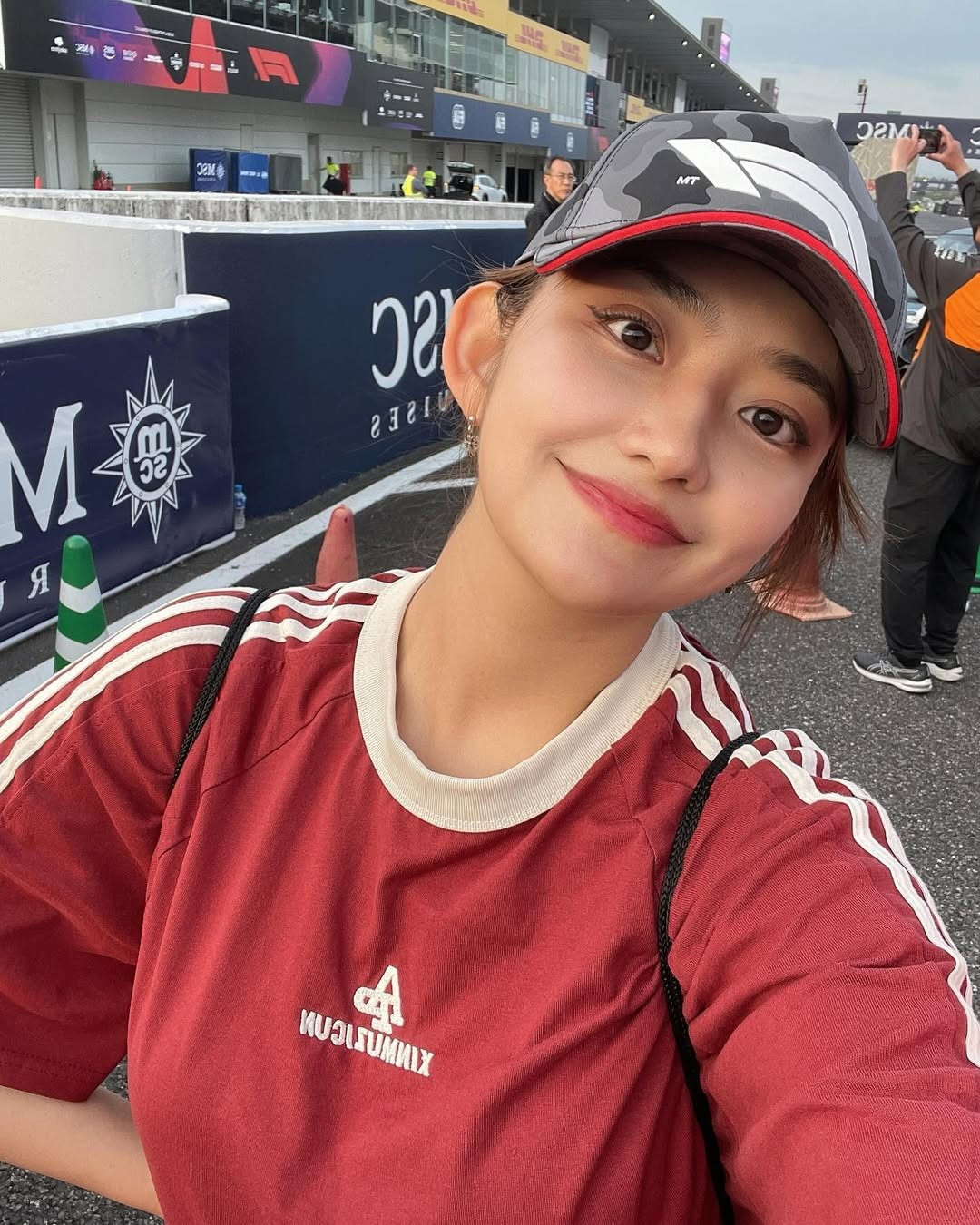 View - Danh tính cô giáo dạy Toán gây sốt với "vẻ đẹp tri thức" | Báo Tri thức và Cuộc sống - TIN TỨC PHỔ BIẾN KIẾN THỨC 24H