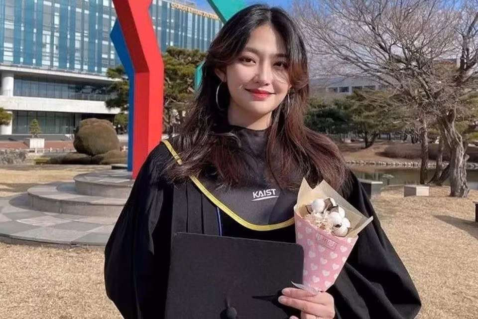 Park Yu Rim là cô giáo dạy Toán gây bão mạng bởi nhan sắc xinh đẹp miễn chê.