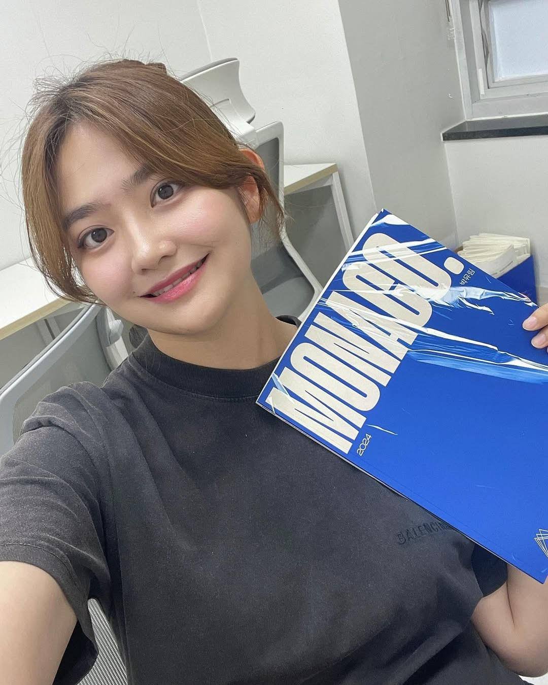 View - Danh tính cô giáo dạy Toán gây sốt với "vẻ đẹp tri thức" | Báo Tri thức và Cuộc sống - TIN TỨC PHỔ BIẾN KIẾN THỨC 24H