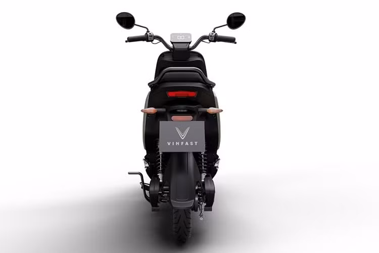 Với bộ pin LFP dung lượng 1,2 kWh, ZGoo có khả năng di chuyển khoảng 50 km sau mỗi lần sạc đầy trong điều kiện hỗn hợp. Đặc biệt, mẫu xe máy điện VinFast ZGoo phù hợp với nhiều người dùng, không yêu cầu bằng lái.