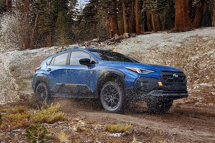 Mẫu xe SUV Crosstrek Wilderness 2026 bản Mỹ thể hiện rõ định hướng khác biệt: một bên hướng đến tinh thần phiêu lưu thực thụ, trong khi bên kia giữ trọn sự tinh tế đặc trưng của thị trường Nhật Bản.
