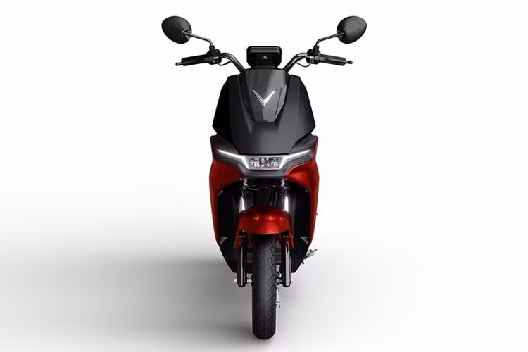 Nhằm đảm bảo sự an tâm tuyệt đối cho người dùng, VinFast áp dụng chính sách bảo hành ưu việt cho ZGoo và Flazz, lên đến 6 năm cho xe và 8 năm cho pin. Chính sách bảo hành tốt bậc nhất thị trường không chỉ là lời khẳng định mạnh mẽ cho chất lượng sản phẩm, mà còn thể hiện cam kết đồng hành lâu dài của VinFast với khách hàng.