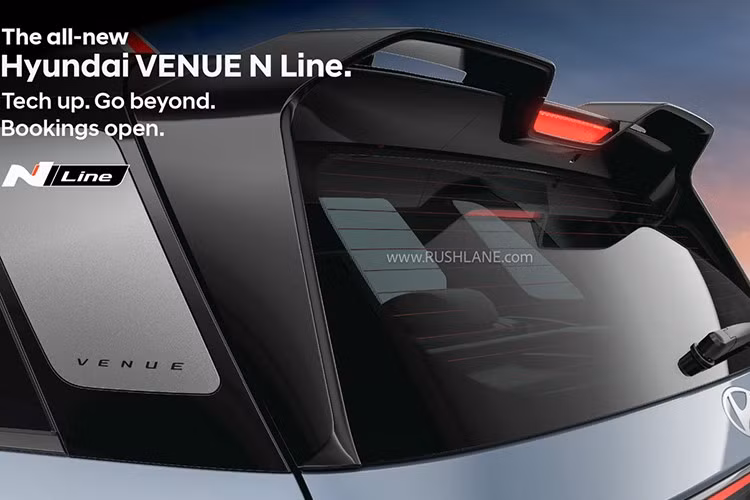 Hyundai Venue N Line 2026 sẽ có thêm cụm ống xả kép tích hợp vào bộ khuếch tán gió mang đến diện mạo thể thao hơn. Logo N Line được gắn tại nhiều vị trí như lưới tản nhiệt, chắn bùn và cốp sau.