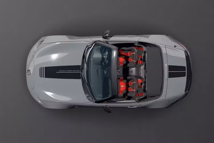Mazda MX-5 Spirit Racing Roadster chỉ có tuỳ chọn hộp số sàn 6 cấp, hệ dẫn động cầu sau, bộ giảm xóc Bilstein với những thay đổi đặc biệt.