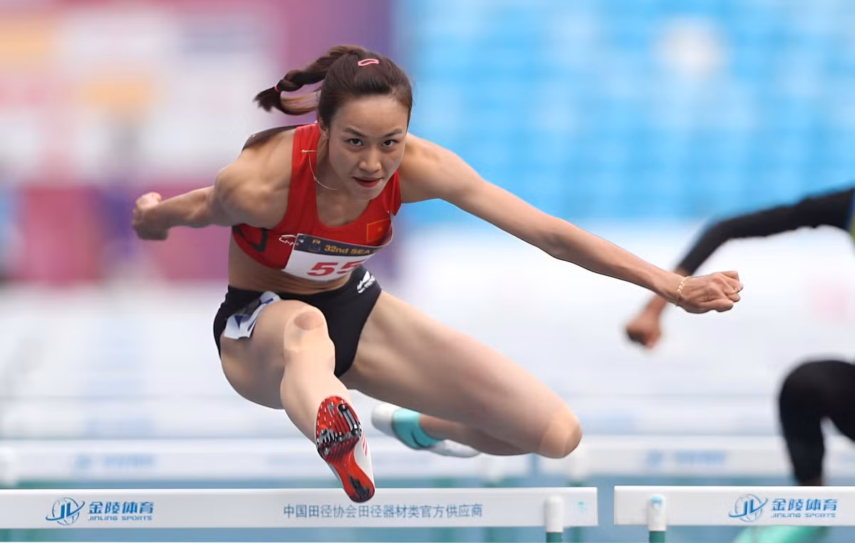 Tại SEA Games 33 sắp khởi tranh ở Thái Lan, Huỳnh Thị Mỹ Tiên là một trong những cái tên nổi bật của tuyển điền kinh Việt Nam. Cô gái sinh năm 1999 cũng đang là đương kim vô địch nội dung 100 m rào nữ ở giải đấu này.