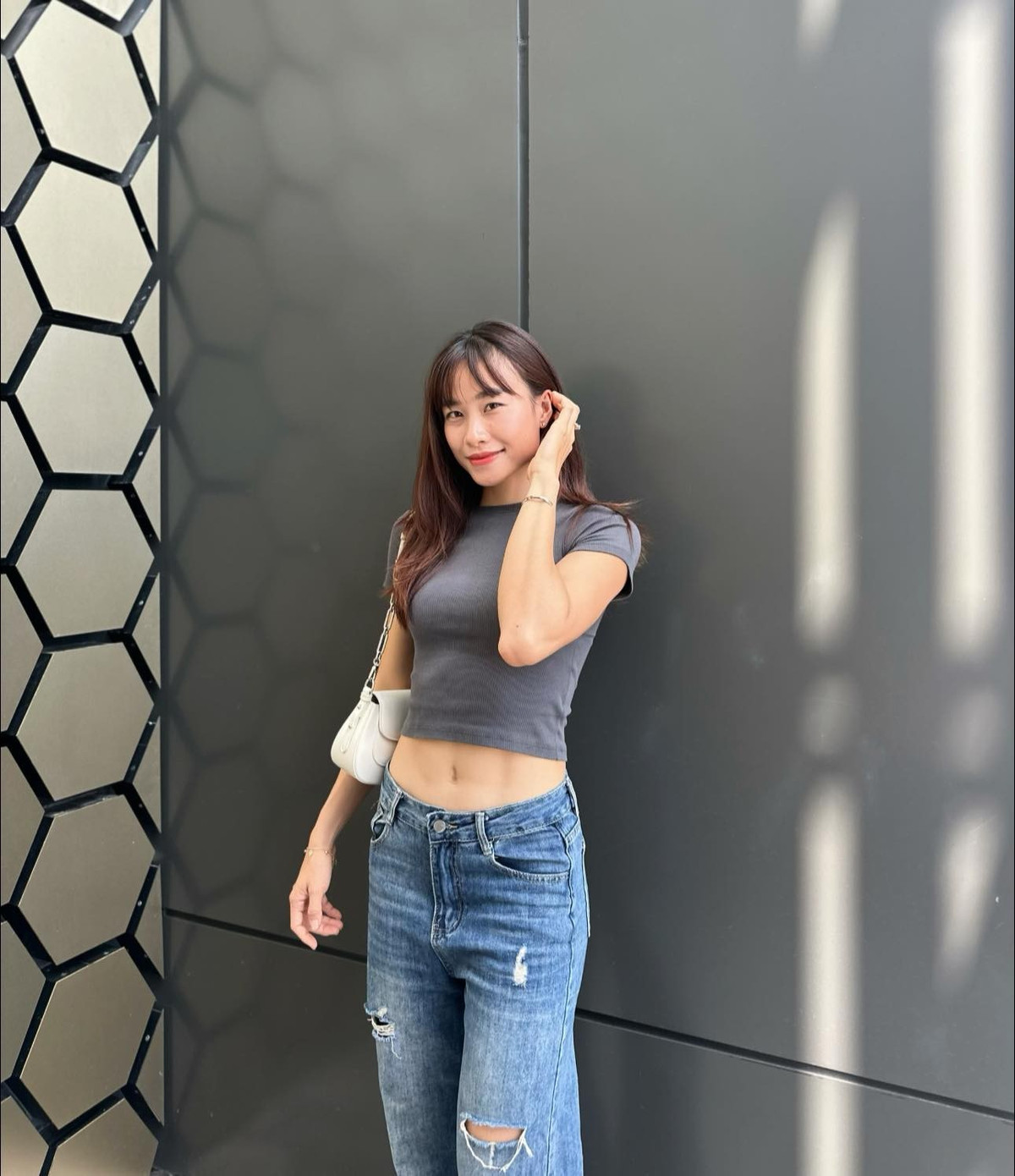 Trong giai đoạn nước rút, Mỹ Tiên tăng cường độ tập luyện lên 2 buổi/ngày, buổi sáng từ 7h30 và buổi chiều từ 15h. Dưới các bài đăng của "hot girl điền kinh", người hâm mộ luôn để lại hàng trăm bình luận cổ vũ, động viên cô và toàn đoàn.