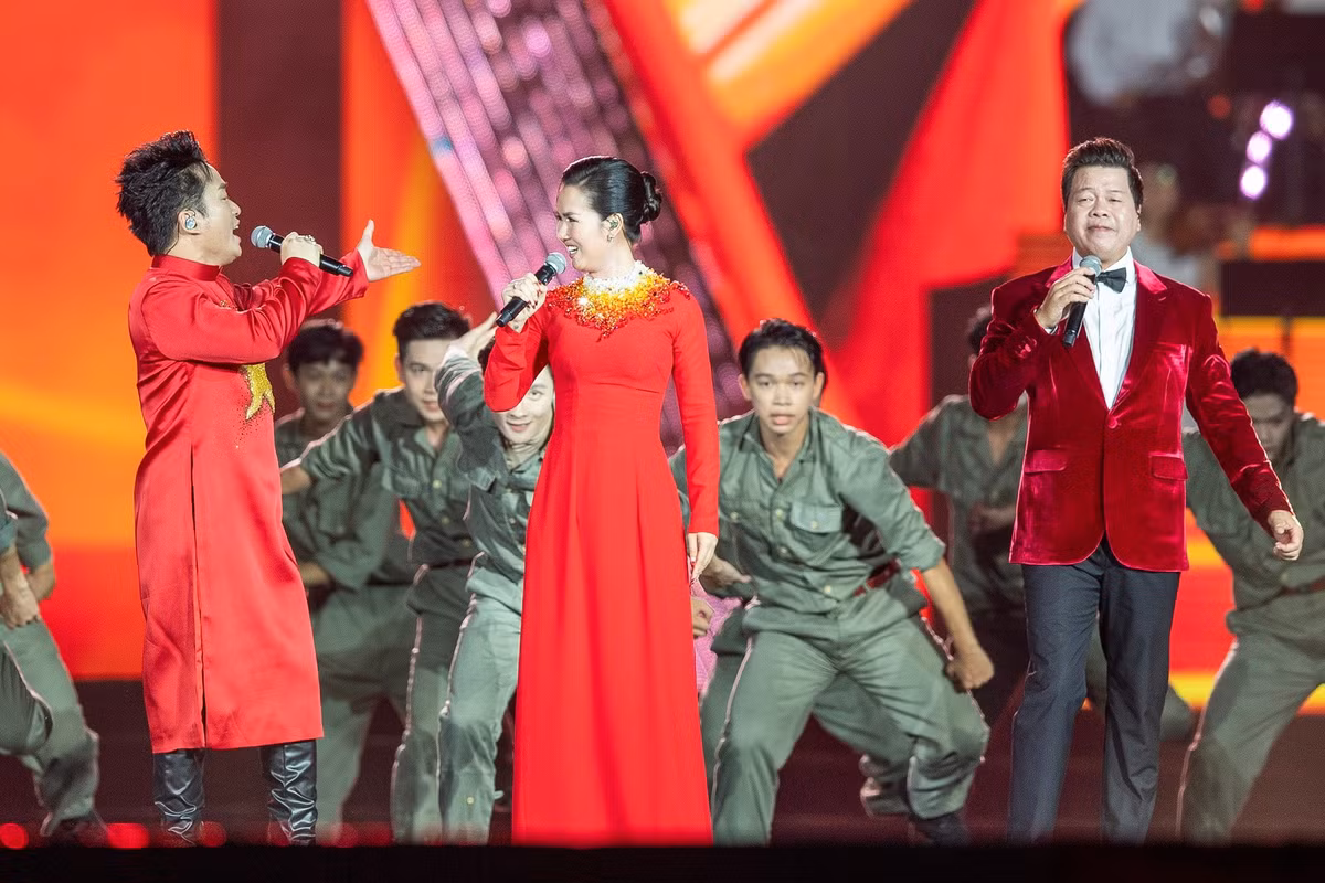 Những tiết mục âm nhạc hào hùng, ý nghĩa khơi dậy tinh thần yêu nước trong hàng triệu khán giả theo dõi đêm nhạc. Ảnh: Việt Linh.