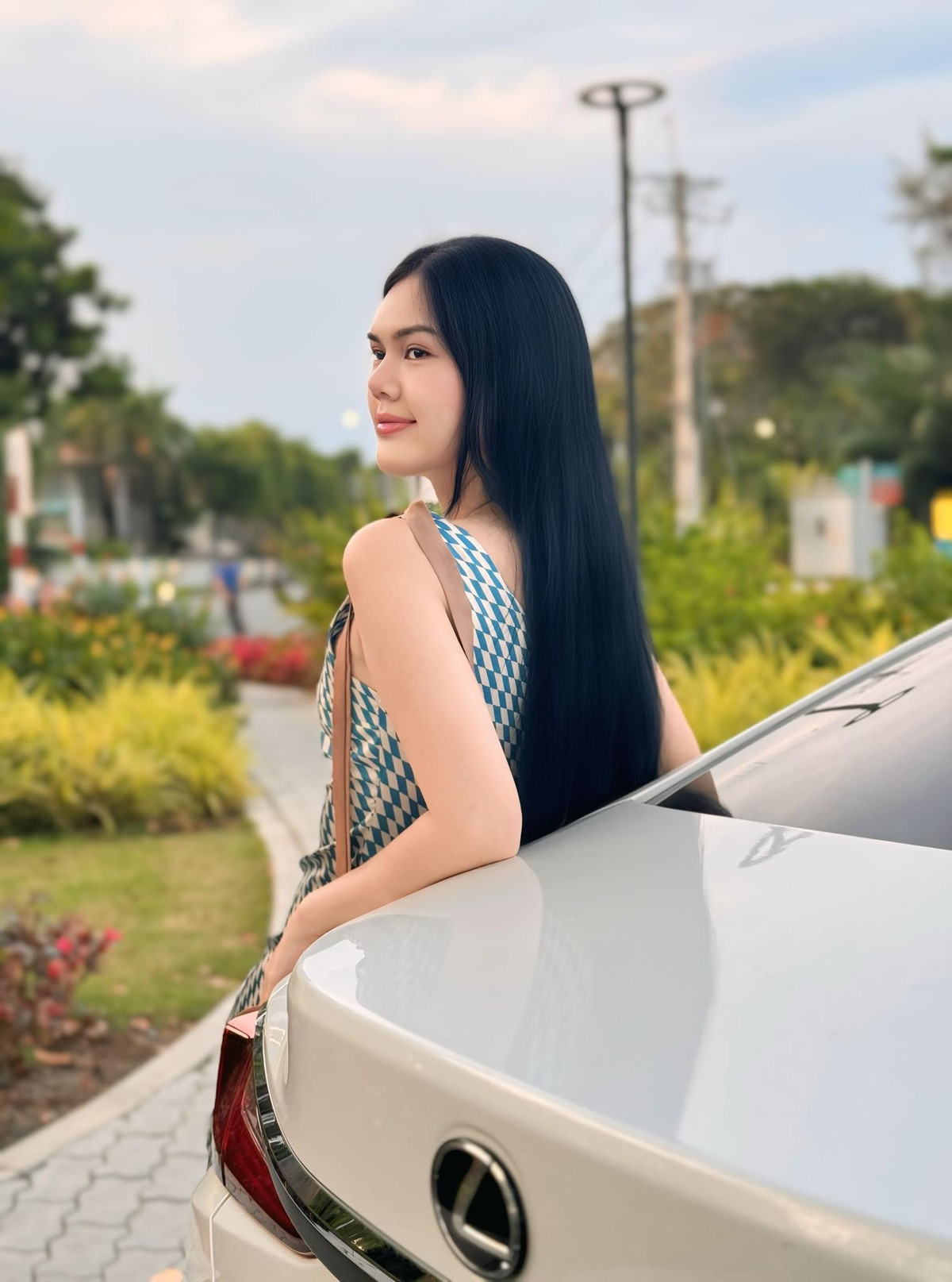 Những hình ảnh được Ngọc Trinh đăng tải thu hút được sự chú ý của nhiều người bởi nhan sắc "mịn" của cô nàng.