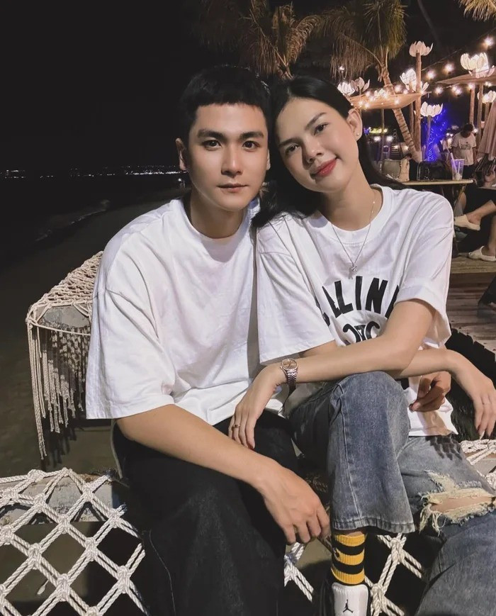 Nguyên văn chia sẻ của Ngọc Trinh như sau: "Vì sợ ồn ào nên đến hôm nay tôi xin âm thầm lặng lẽ trả lời 1 lần duy nhất thắc mắc mà rất nhiều người đã hỏi tôi thời gian qua, rằng là: Tôi đã độc thân được một thời gian rồi ạ. Mọi thứ đều tốt đẹp, cảm ơn mọi người".