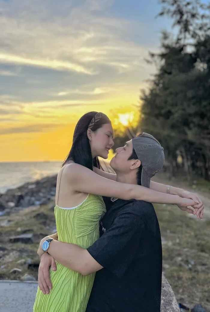 Nếu theo dõi Ngọc Trinh trên các nền tảng mạng xã hội, dễ dàng nhận ra điểm khác thường của nữ diễn viên. Cụ thể, từ khoảng đầu năm 2025, người đẹp này liên tục chia sẻ những dòng trạng thái đầy tâm trạng, triết lý.