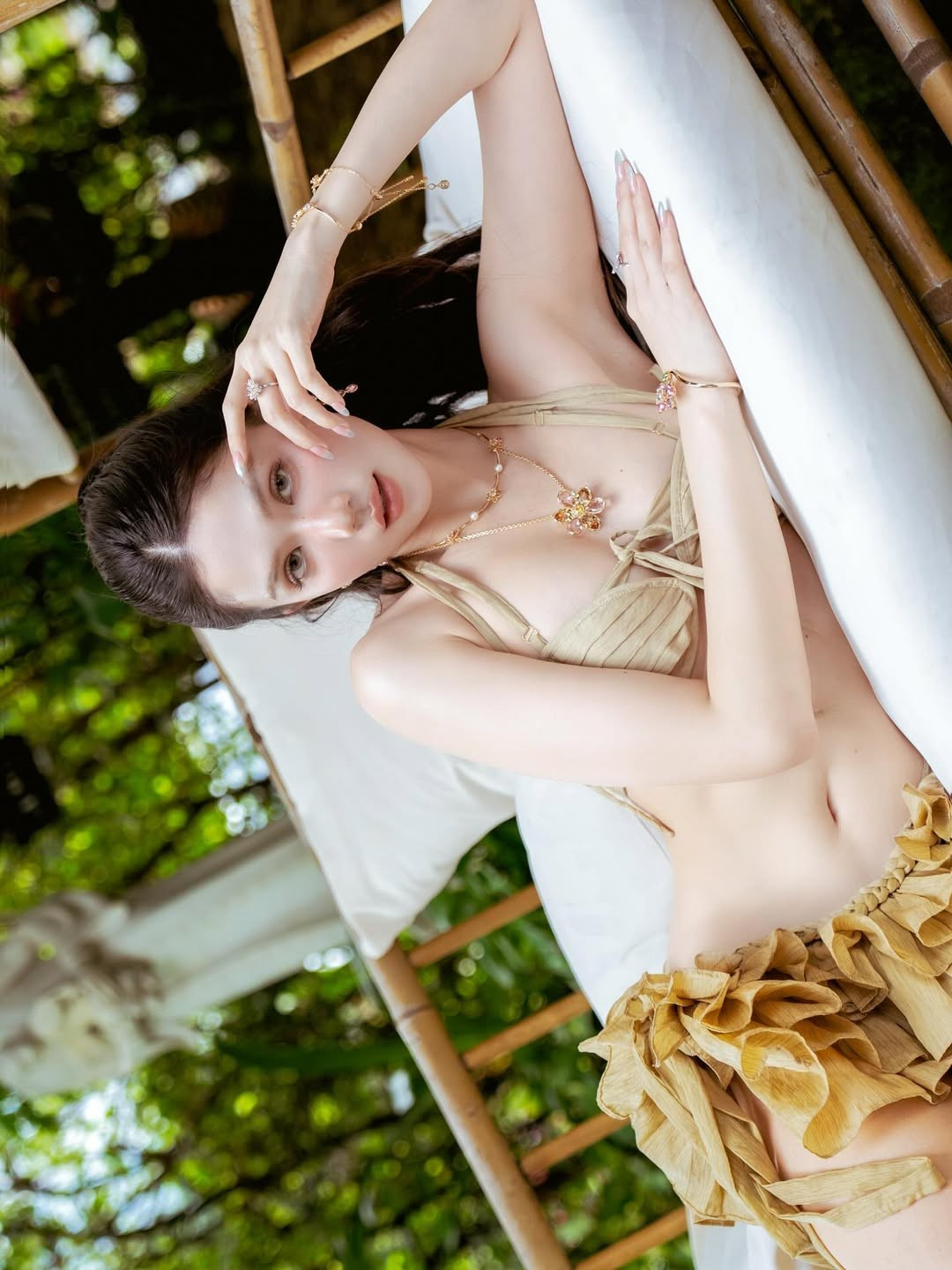 Được biết, Ngọc Trinh vốn nổi tiếng với những bộ ảnh bikini và trang phục nội y táo bạo.