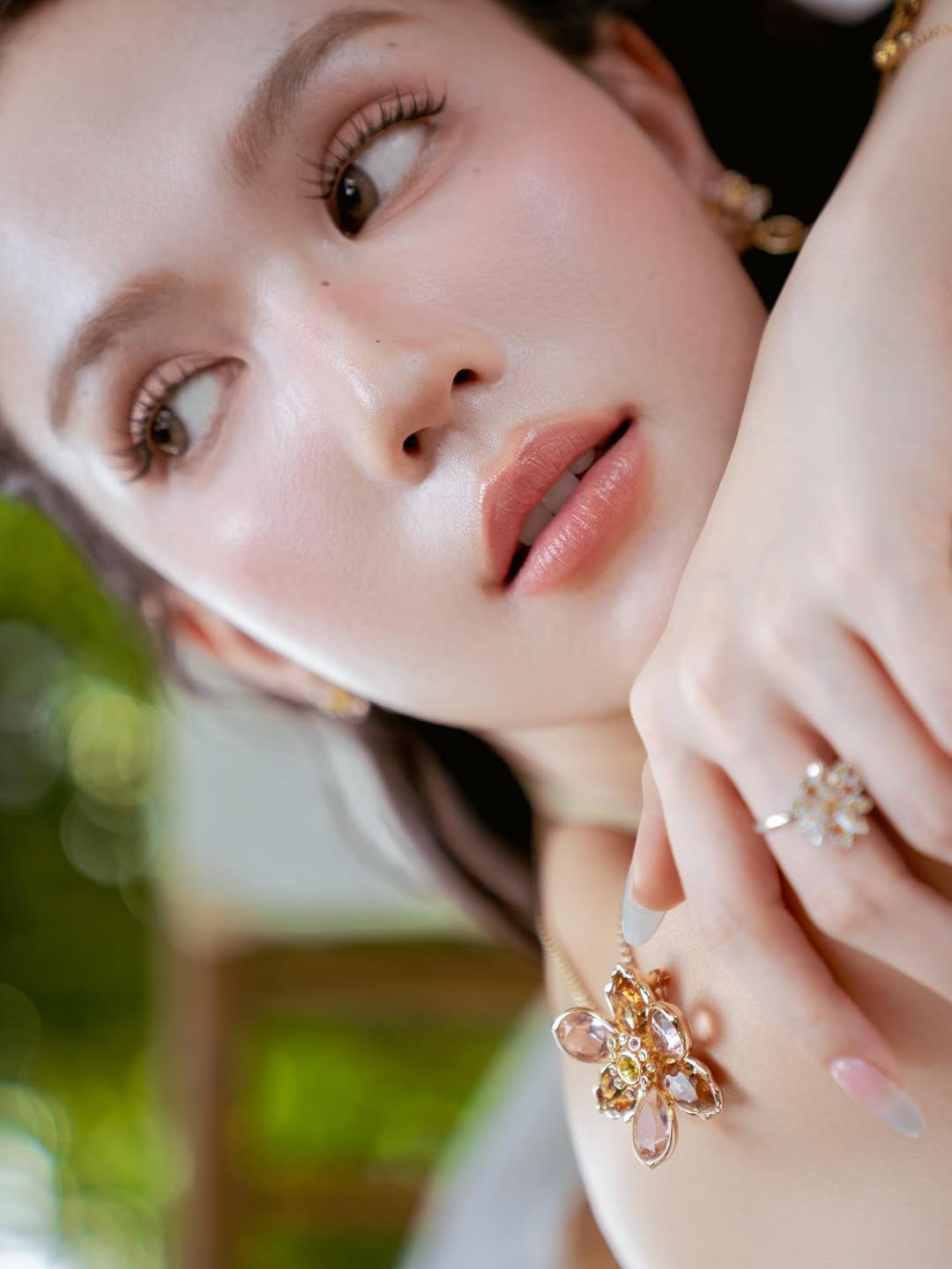 Trong loạt ảnh được đăng tải, Ngọc Trinh xuất hiện với thần thái tươi tắn, rạng rỡ, khoe trọn vóc dáng thon gọn đáng ngưỡng mộ.