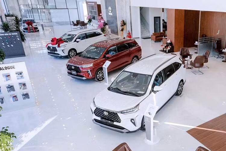 Các chương trình khuyến mại và ưu đãi được áp dụng ở nhiều phân khúc, từ SUV, MPV phổ thông cho đến xe hạng sang. Giá trị ưu đãi dao động từ vài chục triệu đồng đến hàng trăm triệu đồng tùy mẫu xe đến từ thương hiệu.