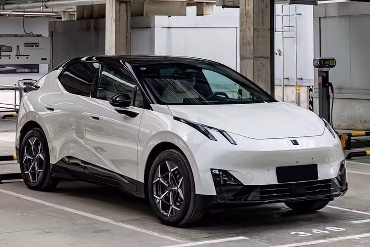 Hiện giá bán chính thức của Lynk &amp; Co 02 2026 tại thị trường Việt Nam vẫn chưa được công bố. Tuy nhiên, nhiều tư vấn bán hàng dự đoán mức giá của mẫu xe này sẽ nằm dưới ngưỡng 1 tỷ đồng.