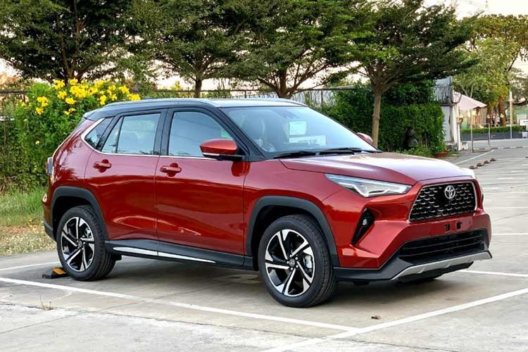 Trong khi đó, Toyota Yaris Cross hybrid hiện cũng đang được giảm 50% phí trước bạ, tương đương khoảng 37 triệu đồng. Sau ưu đãi, giá bán thực tế của mẫu SUV cỡ B này khoảng 691 triệu đồng. Yaris Cross hybrid sử dụng động cơ xăng 1.5L kết hợp mô-tơ điện, cho công suất tổng khoảng 115 mã lực. Mức tiêu thụ nhiên liệu công bố khoảng 3,56 đến 3,8 lít/100 km.