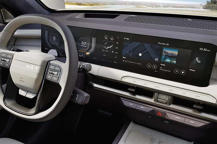 Trang bị an toàn tiêu chuẩn khá đầy đủ với Highway Driving Assist 1.5, Smart Cruise Control Stop &amp; Go, cảnh báo va chạm điểm mù, hỗ trợ giữ làn, hỗ trợ theo làn, phanh tránh va chạm có phát hiện người đi bộ và xe đạp, cùng nhiều hệ thống hỗ trợ khác.