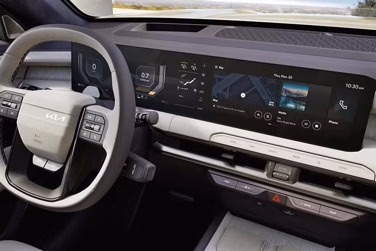 Trang bị an toàn tiêu chuẩn khá đầy đủ với Highway Driving Assist 1.5, Smart Cruise Control Stop &amp; Go, cảnh báo va chạm điểm mù, hỗ trợ giữ làn, hỗ trợ theo làn, phanh tránh va chạm có phát hiện người đi bộ và xe đạp, cùng nhiều hệ thống hỗ trợ khác.