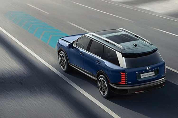 So với thế hệ trước từng có cả tùy chọn xăng và diesel, Palisade mới hiện chỉ được phân phối dưới dạng hybrid. Tuy nhiên, tài liệu chứng nhận cho thấy Hyundai đã được phê duyệt cung cấp thêm phiên bản động cơ xăng tăng áp 2.5L không hybrid trong tương lai, với tùy chọn dẫn động cầu trước hoặc AWD.