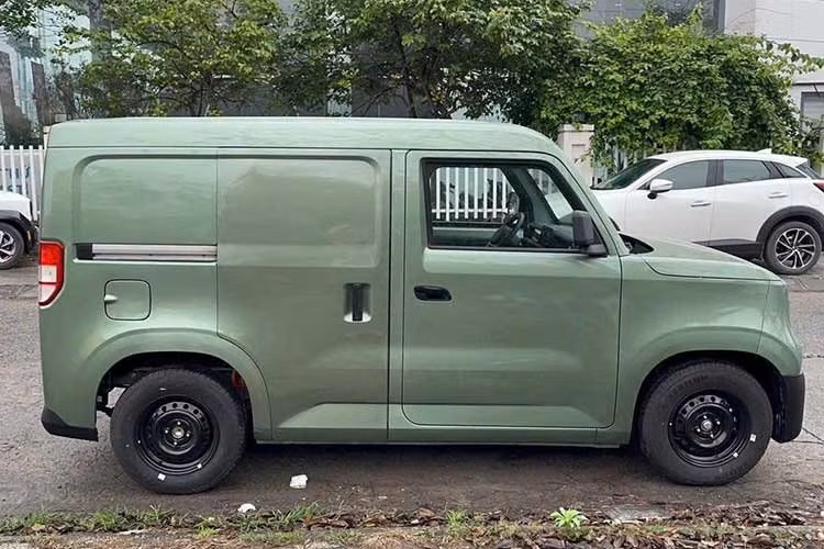 Trước đó, vào đầu năm nay, một số tư vấn bán hàng từng thông tin mẫu xe này có thể được bổ sung cửa lùa bên hông với mức giá tạm tính khoảng 325 triệu đồng. Tuy nhiên, hiện phía VinFast chưa có xác nhận chính thức về mức giá và thông số chi tiết của phiên bản mới.