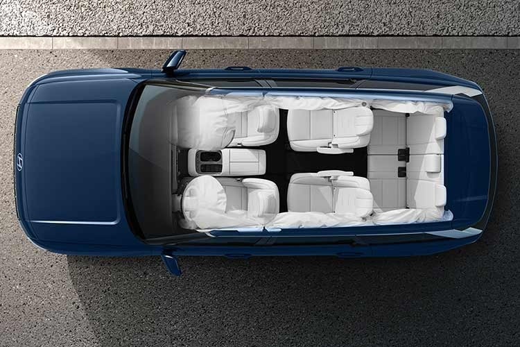 Về an toàn, Palisade Elite được trang bị gói hỗ trợ lái nâng cao với các tính năng như kiểm soát hành trình thích ứng có Stop/Go, phanh khẩn cấp tự động trước và sau, hỗ trợ điểm mù, camera 360 độ, hỗ trợ bám làn và giữ làn, hỗ trợ lái trên cao tốc, giám sát người lái cùng hệ thống túi khí đa điểm.