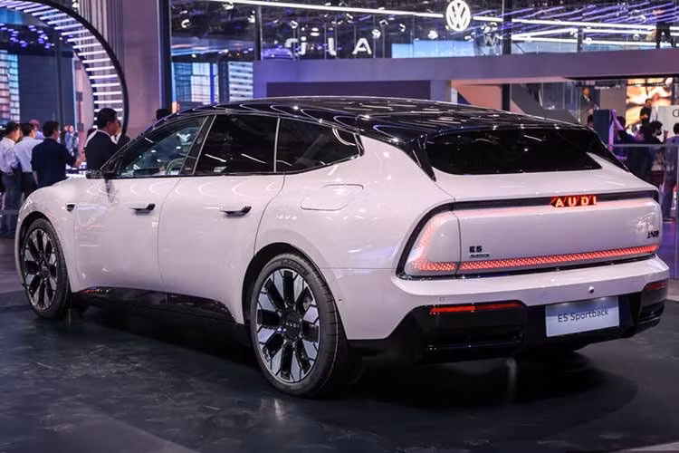 Theo công bố của hãng, khách hàng được hưởng hỗ trợ thuế mua xe trị giá 10.0000 Nhân dân tệ. Bên cạnh đó là giảm tiền mặt 10.000 Nhân dân tệ và trợ giá 10.000 Nhân dân tệ khi đổi xe cũ. Các ưu đãi tài chính bao gồm gói vay 5 năm lãi suất 0% hoặc phương án vay 7 năm lãi suất thấp nếu chỉ nhận hỗ trợ thuế mua xe.