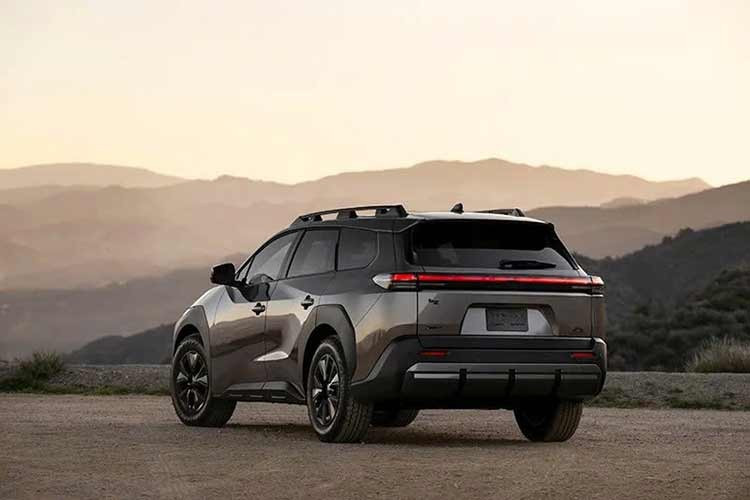 Tuy nhiên, mẫu xe này ra mắt trong bối cảnh các ưu đãi không còn áp dụng, khiến giá bán trở nên kém hấp dẫn hơn. Ngoài ra, “người anh em” gần như tương đồng là Subaru Trailseeker lại có giá thấp hơn vài nghìn USD, tạo thêm áp lực cho Toyota.