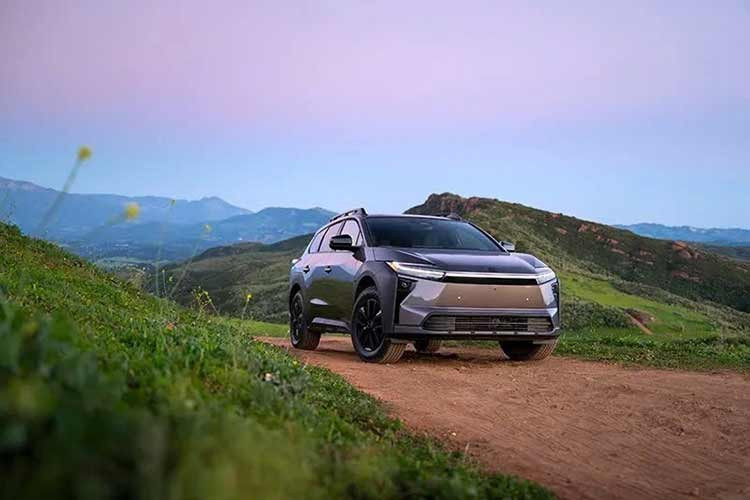 Toyota bZ Woodland 2026 bất ngờ giảm giá mạnh chỉ vài tuần sau khi ra mắt tại Mỹ, động thái này được cho là nhằm tăng sức cạnh tranh cho mẫu xe điện trong bối cảnh thị trường đang chững lại và không còn được hưởng ưu đãi thuế liên bang như kỳ vọng ban đầu.