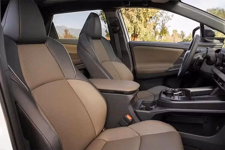 SUV điện Toyota bZ Woodland 2026 tại Mỹ có mức giá bán khởi điểm từ 46.750 USD (đã bao gồm phí vận chuyển), trong khi bản Premium lên tới 48.850 USD.