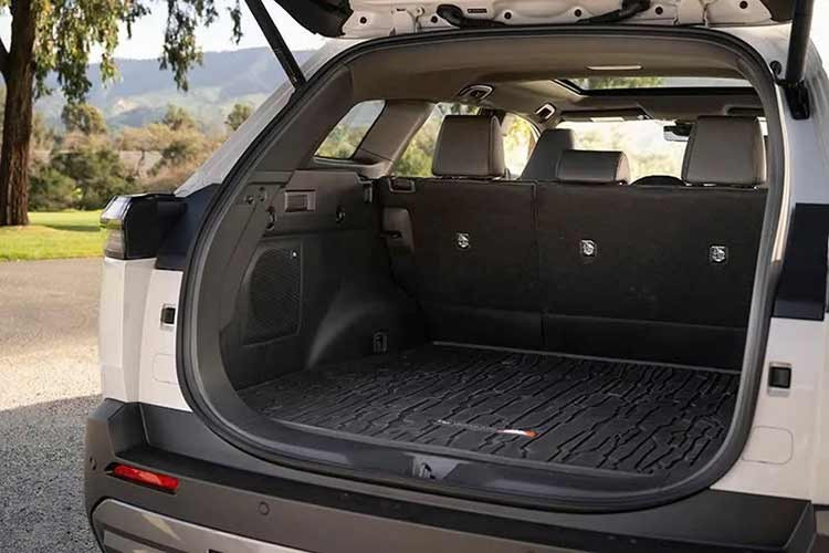 So với "người đồng hương" Subaru Trailseeker – có giá từ 39.995 USD (chưa bao gồm phí vận chuyển) – mẫu xe của Toyota vẫn nằm ở phân khúc giá cao hơn, ngay cả khi đã áp dụng ưu đãi 5.000 USD.