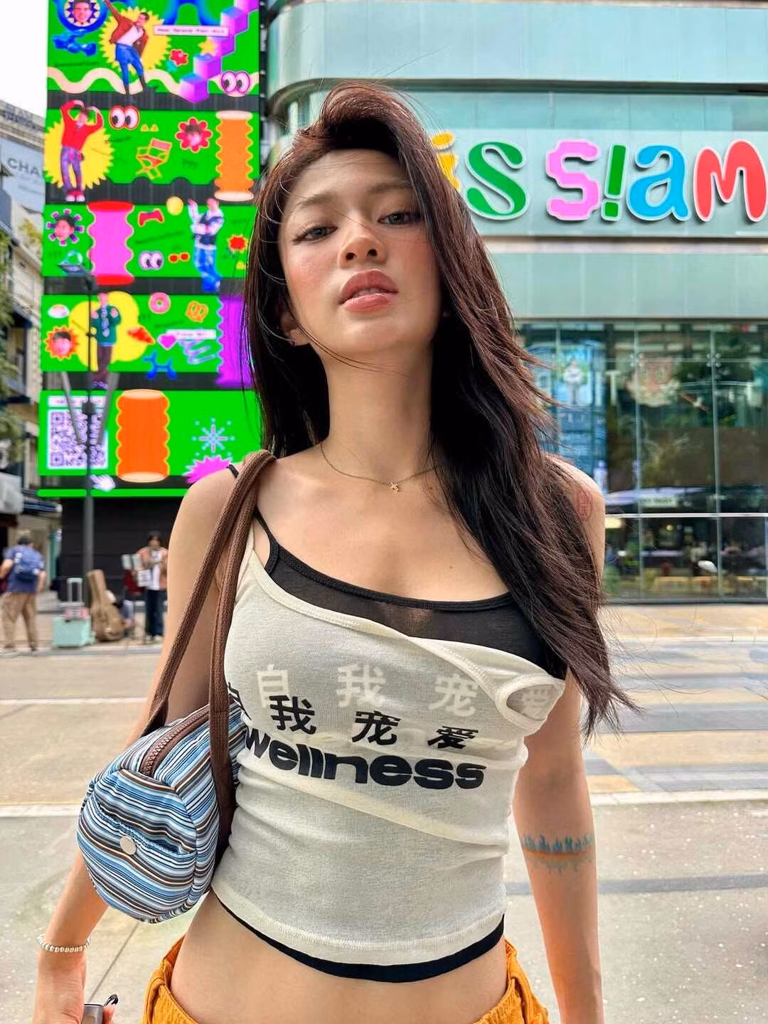 Gu thẩm mỹ, thời trang của cô nàng cũng là điều khiến dân tình trầm trồ khi theo đuổi style gợi cảm, khoe trọn vẹn điểm mạnh hình thể.