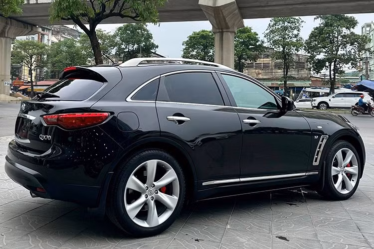 Thực tế cho thấy, trong tầm giá khoảng 1 tỷ đồng, nhiều người dùng Việt sẵn sàng lựa chọn xe sang "nồi đồng cối đá" thương hiệu Nhật Bản đã qua sử dụng thay vì xe phổ thông mới.