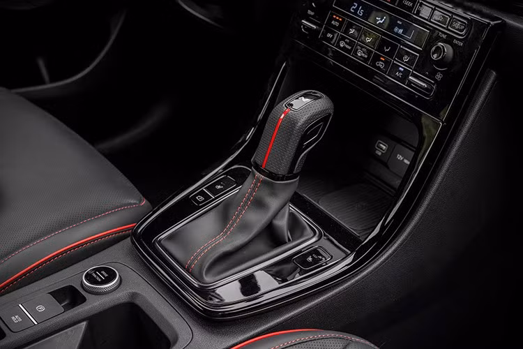 Về an toàn, New Creta dẫn đầu phân khúc với gói công nghệ an toàn chủ động Hyundai SmartSense, tích hợp nhiều tính năng hỗ trợ người lái: Hệ thống hỗ trợ cảnh báo và phòng tránh va chạm trước FCA; hệ thống giám sát &amp; phòng tránh va chạm điểm mù BVM; hệ thống cảnh báo &amp; hỗ trợ giữ làn đường LFA &amp; LKA...