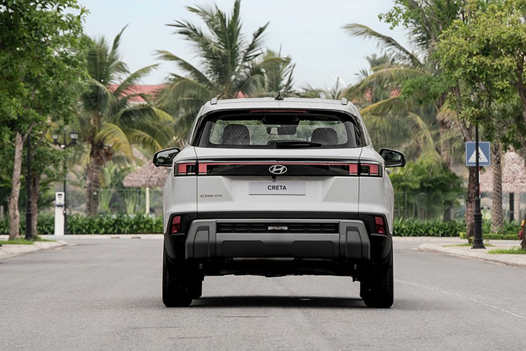 Về an toàn, New Creta dẫn đầu phân khúc với gói công nghệ an toàn chủ động Hyundai SmartSense, tích hợp nhiều tính năng hỗ trợ người lái: Hệ thống hỗ trợ cảnh báo và phòng tránh va chạm trước FCA; hệ thống giám sát &amp; phòng tránh va chạm điểm mù BVM; hệ thống cảnh báo &amp; hỗ trợ giữ làn đường LFA &amp; LKA...