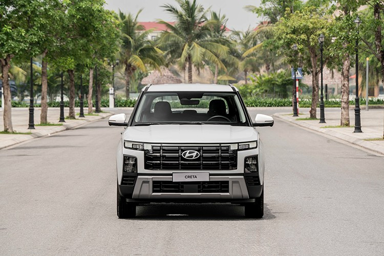 Mức giá xe New Hyudnai Creta tại Việt Nam bán lẻ khuyến nghị (đã bao gồm VAT) như sau: Creta 1.5L Tiêu chuẩn: 599.000.000 VNĐ · Creta 1.5L Đặc biệt: 659.000.000 VNĐ · Creta 1.5L Cao cấp: 705.000.000 VNĐ · Creta N Line: 715.000.000 VNĐ.