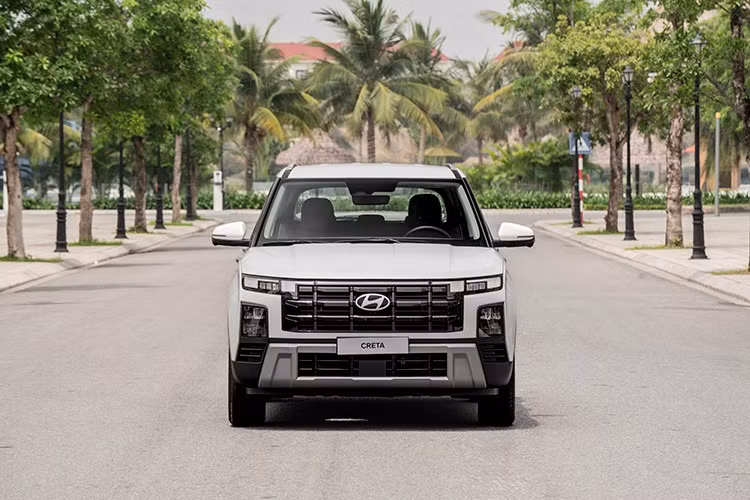 Mức giá xe New Hyudnai Creta tại Việt Nam bán lẻ khuyến nghị (đã bao gồm VAT) như sau: Creta 1.5L Tiêu chuẩn: 599.000.000 VNĐ · Creta 1.5L Đặc biệt: 659.000.000 VNĐ · Creta 1.5L Cao cấp: 705.000.000 VNĐ · Creta N Line: 715.000.000 VNĐ.
