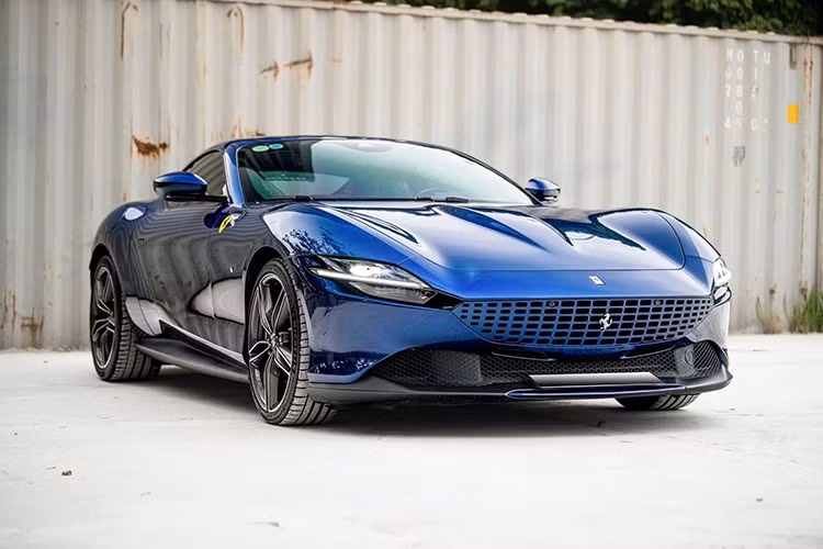 Những trang bị này cho phép chiếc siêu xe 4 chỗ ngồi Ferrari Roma dù có cân nặng gần 1,5 tấn vẫn có thể tăng tốc từ vị trí xuất phát lên 100 km/h chỉ trong thời gian 3,4 giây, thêm 5,9 giây để tăng tốc lên 200 km/h, trước khi đạt tốc độ tối đa hơn 320 km/h.