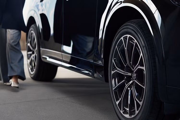 Đặc biệt, phạm vi di chuyển bằng điện đã được cải thiện nhẹ, từ 26 dặm lên 30 dặm (tương đương khoảng 48 km), giúp nâng cao khả năng sử dụng thực tế trong đô thị.