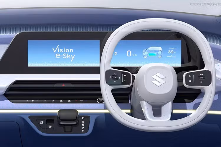 Xe được trang bị vô lăng hình vuông nhưng bo tròn "bắt trend" với các nút điều khiển đa chức năng trên nền đen bóng. Bên cạnh đó là hai màn hình kỹ thuật số, bao gồm bảng đồng hồ hiển thị các thông tin quan trọng như dung lượng pin, quãng đường còn lại, tốc độ và trạng thái đèn chiếu sáng,...