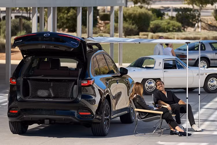 Riêng bản Turbo Preferred còn có thêm ghế trước thông gió, ghế sau sưởi, vô-lăng sưởi và ghế lái chỉnh điện 8 hướng. Tuy nhiên, giá bán của các phiên bản này đều tăng nhẹ, dao động từ 42.250 USD đến 56.670 USD.