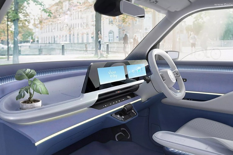 Mặt táp-lô dạng nổi của xe tạo cảm giác hài hòa với thiết kế nội thất bao quanh. Trong khi đó, dải đèn LED chạy khắp khoang lái tạo nên không gian sang trọng. Cần chuyển số được đặt ngay dưới mặt táp-lô, giúp thao tác chuyển giữa các chế độ P, R, N, D dễ dàng hơn.