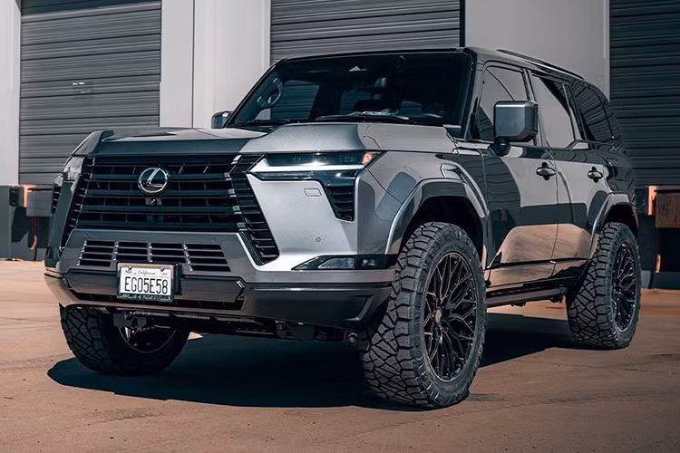 Mới đây, hãng độ Westcott Designs tại Arizona đã thực hiện gói nâng cấp Lexus GX 550 với bộ mâm mới, lốp lớn hơn. Trước đó, tại triển lãm SEMA, Westcott từng thực hiện bản độ dành cho Toyota.